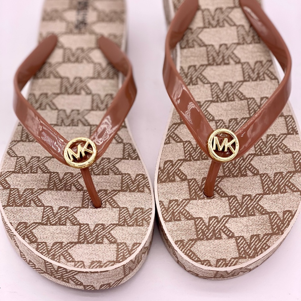 Michael Kors Bedford Logo MK
Women's Wedge Flip Flop Sandals - Picture 4 of 8